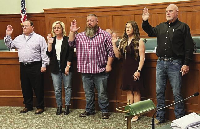 Receiving the oath of office as newly elected members of the Chickasha City Council are, left-toright: Charlie Burruss, Kea Ginn, Zach Grayson, Erica Alexander and John P. Smith. Mike W. Ray | Southwest Ledger